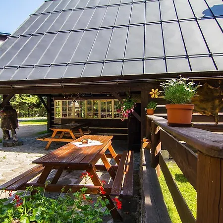 Restaurace Drevenka 하라포프